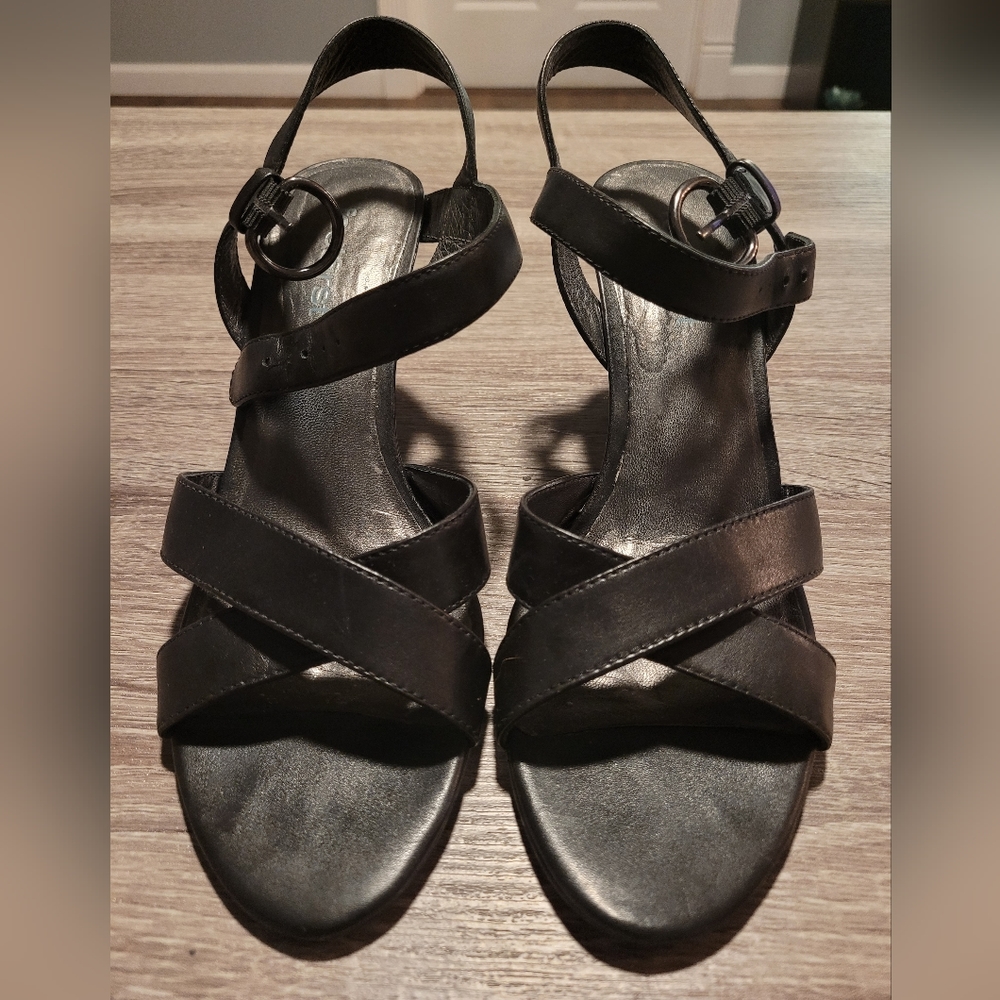 7.5 strappy black wedges